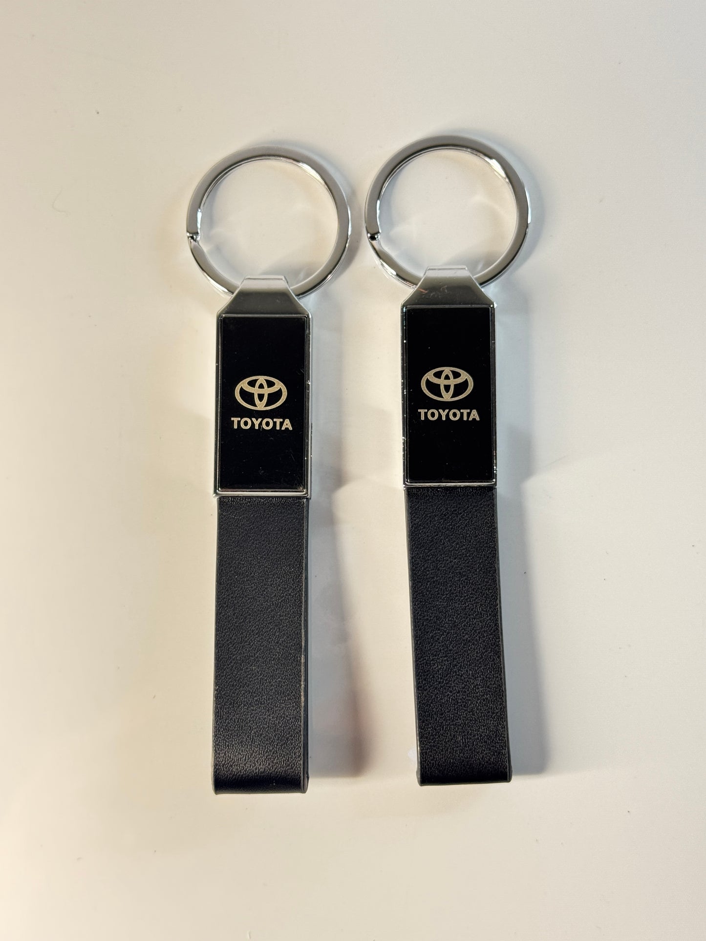 Black Toyota Car Keychain – Premium Leather with Sturdy Metal Finish – Tech Car Home