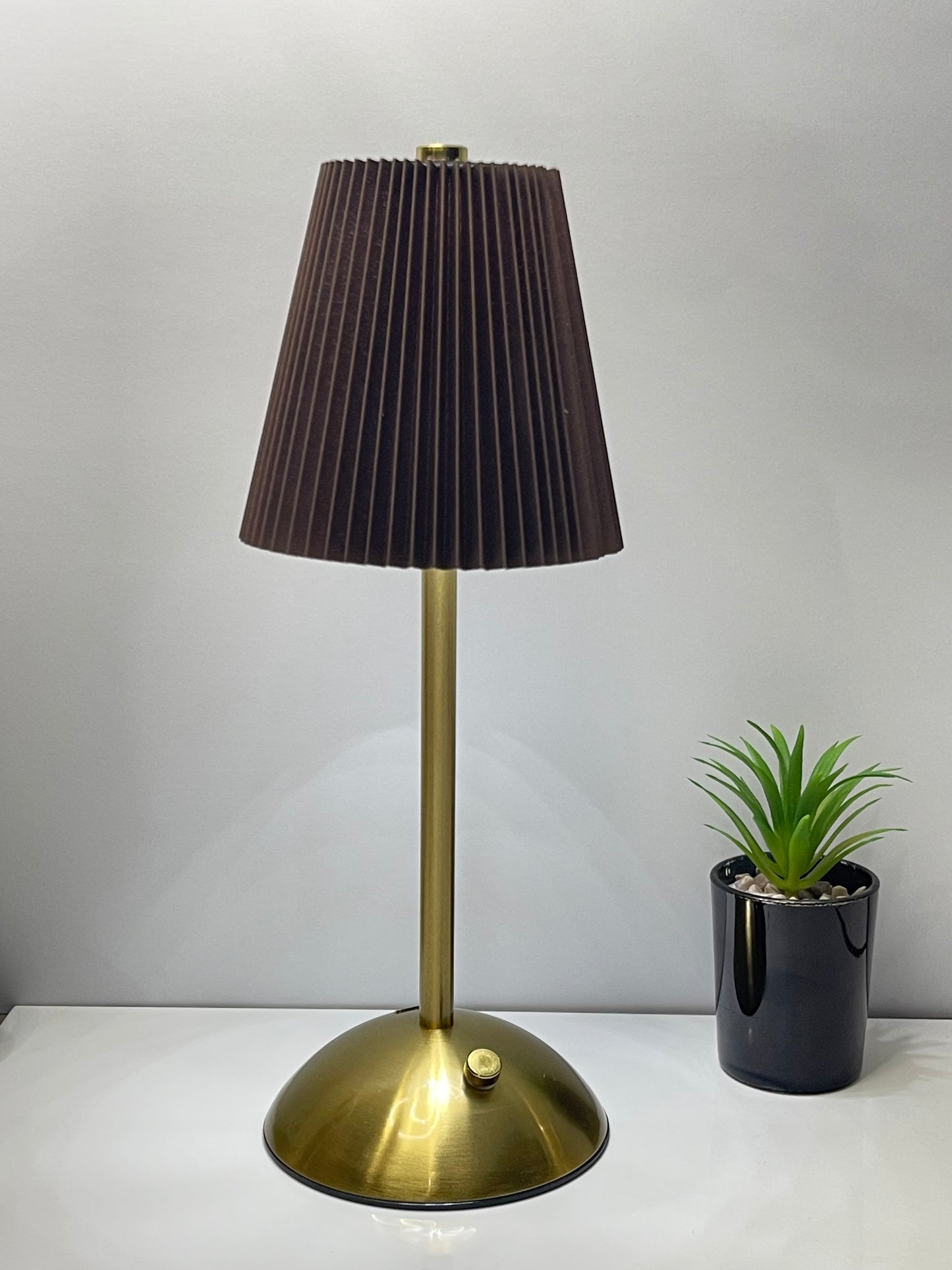Modern brown LED table lamp (3 Color Modes