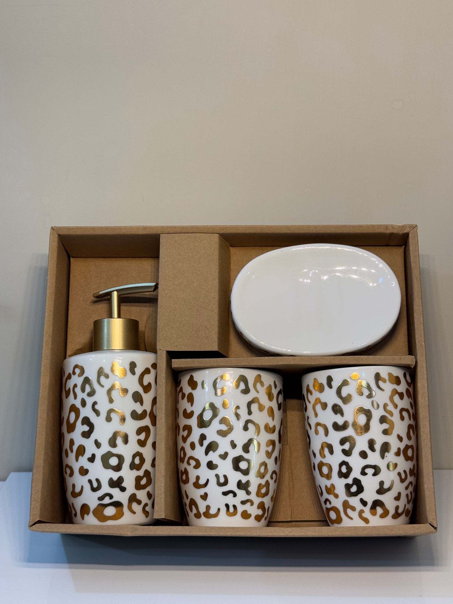 (IMPORTED) - Cheetah Print in White & Gold Ceramic Bathroom Set