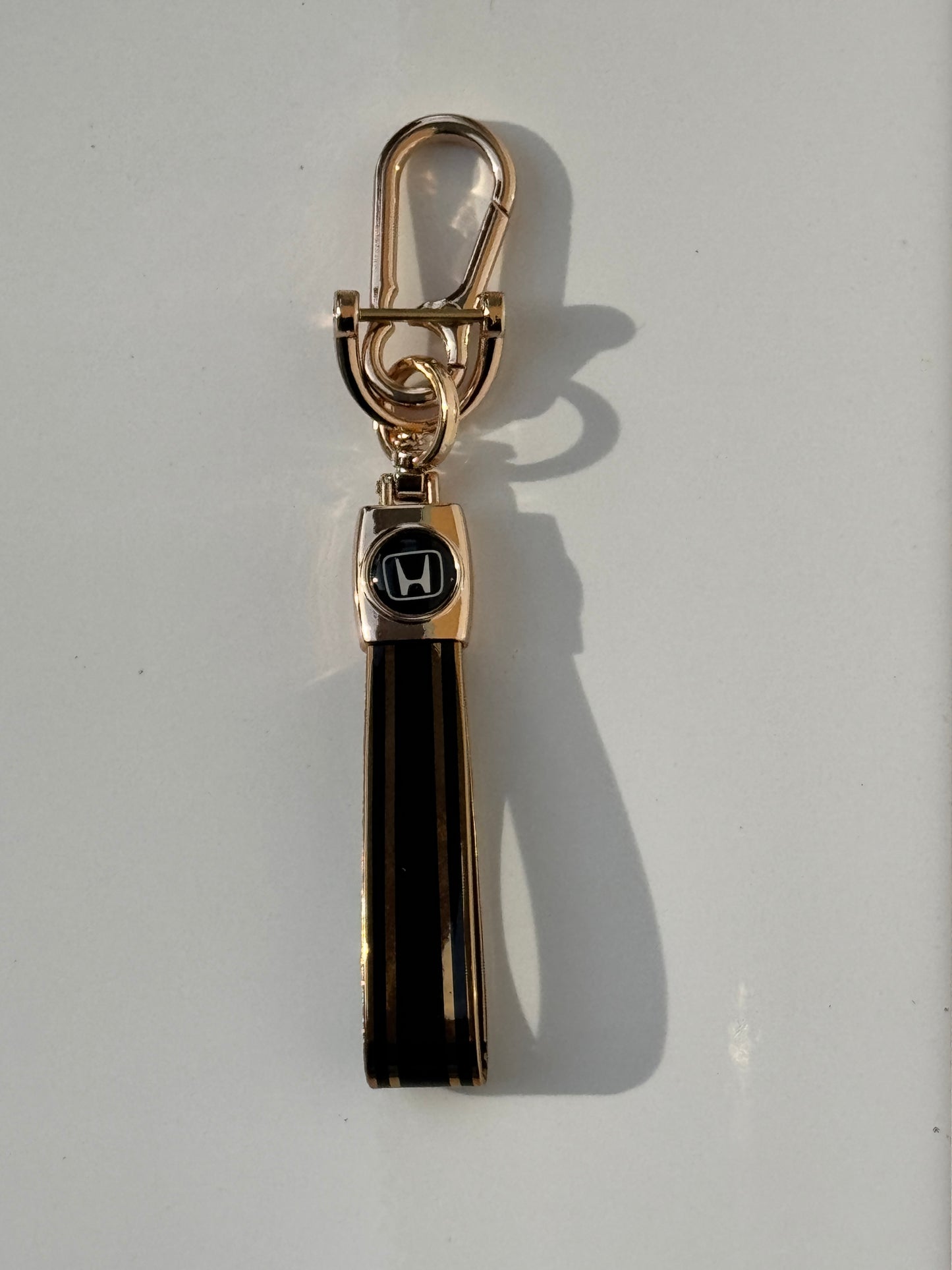 image of honda and hyundai logo car keychains in gold color premium quality