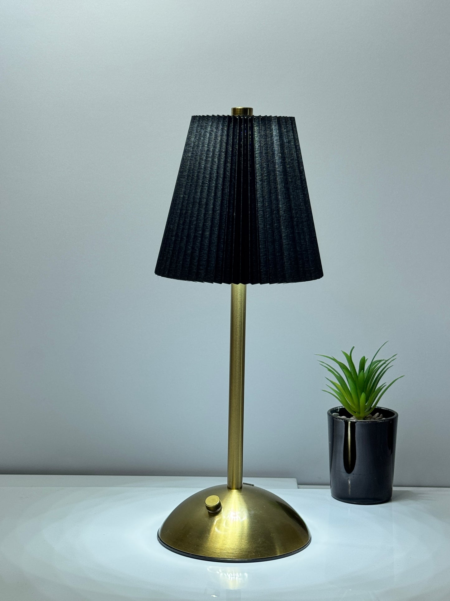Black Crystal Diamond Touch Lamp – USB powered, color-changing, dimmable bedside lamp | TechCarHome.
