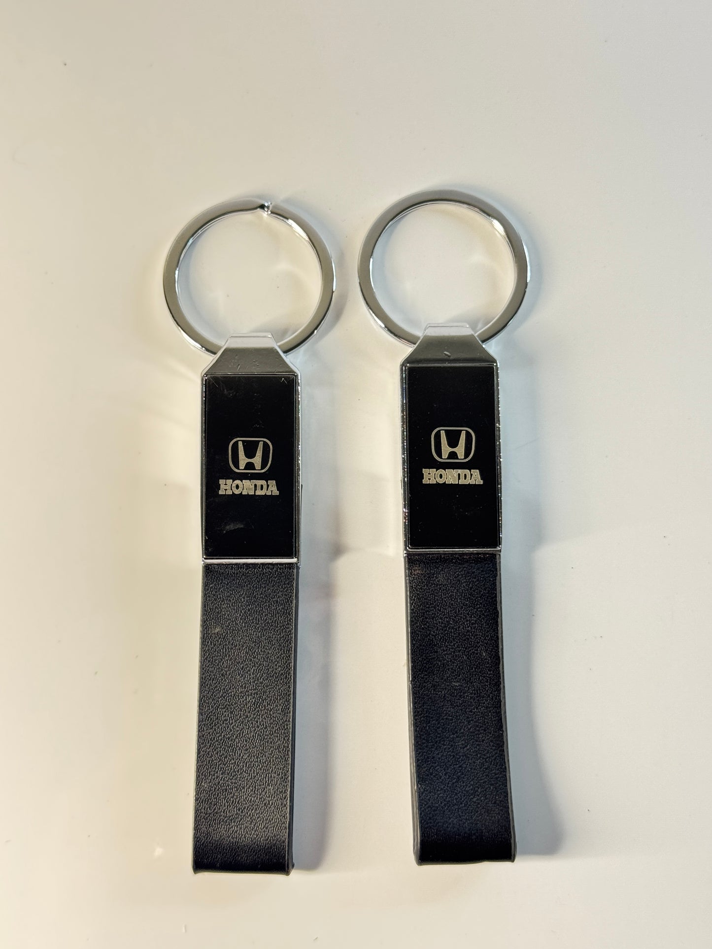 Black Honda Car Keychain – Elegant Leather & Metal Keychain for Car Owners – Tech Car Home