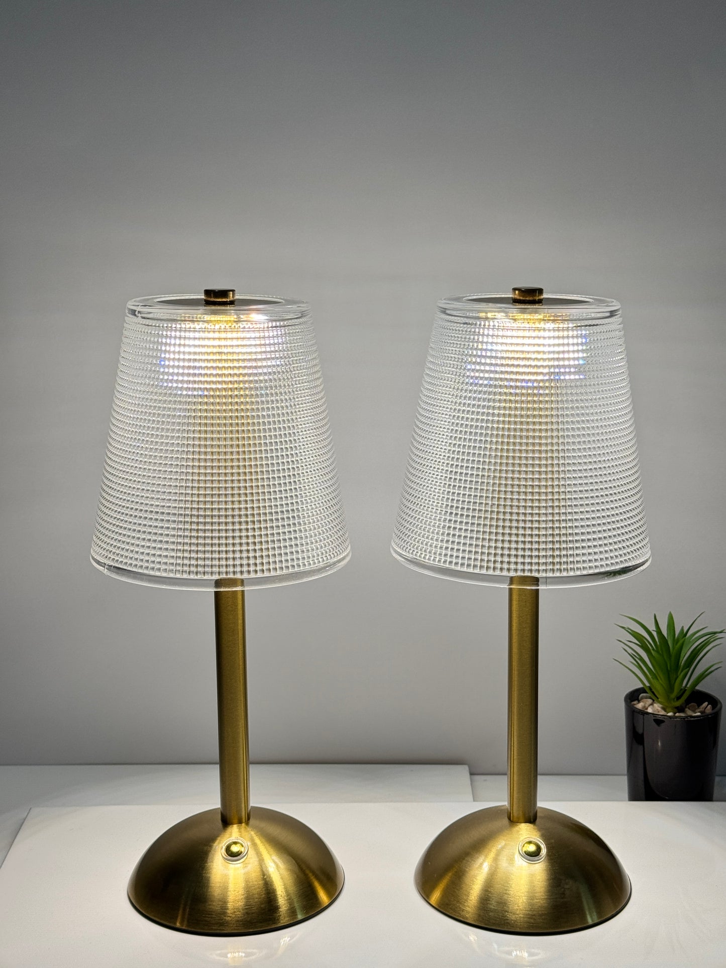 Cordless Acrylic Table Lamp with Triangular Lampshade – Warm, White & Natural Light Options | TechCarHome.