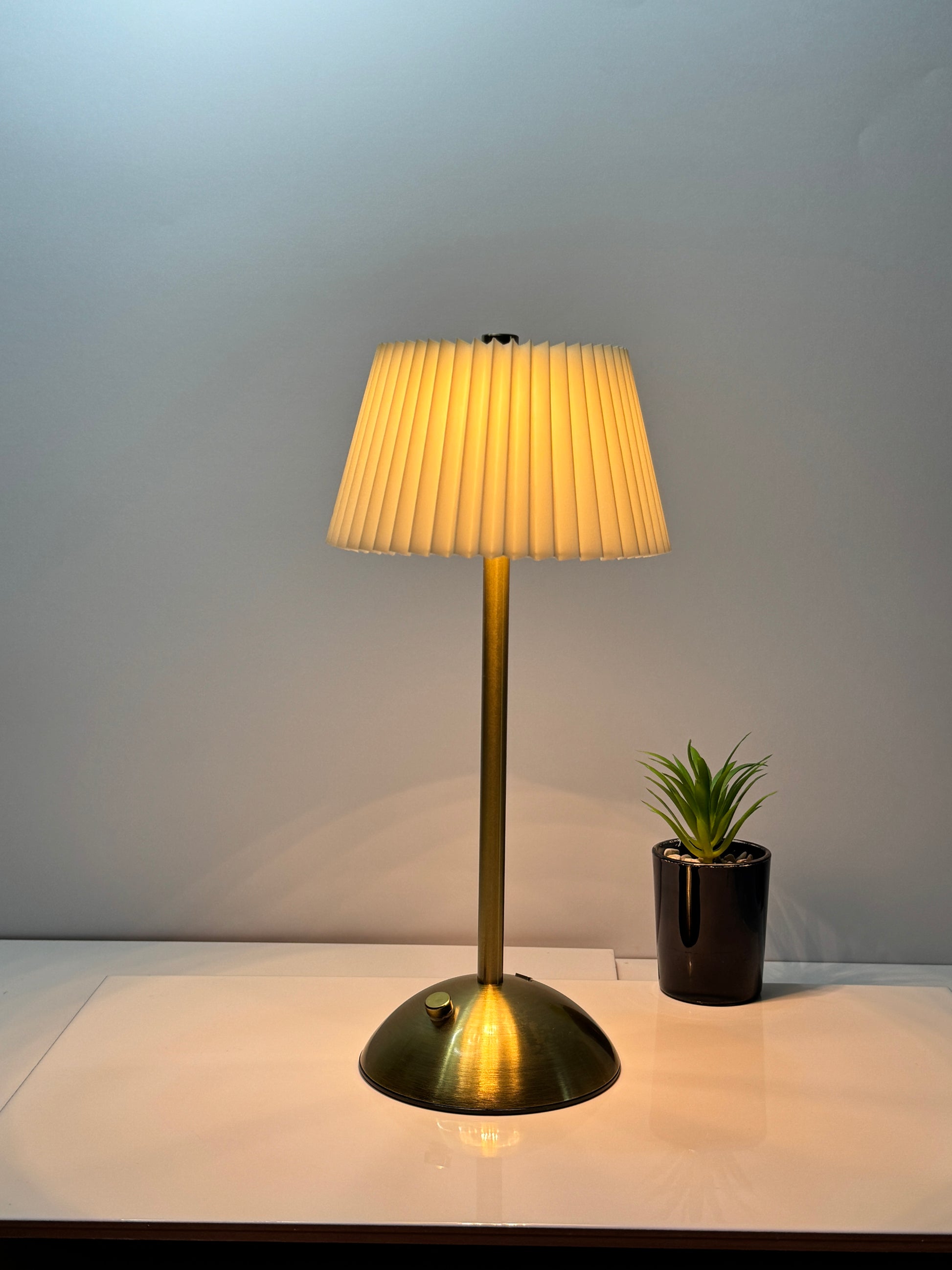 Elegant pleated bedside lamp – 3 color modes, soft light, and portable design | TechCarHome.