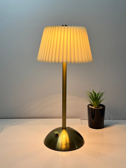 Minimalist Nordic desk lamp – touch control, metal base, and rechargeable battery | TechCarHome.