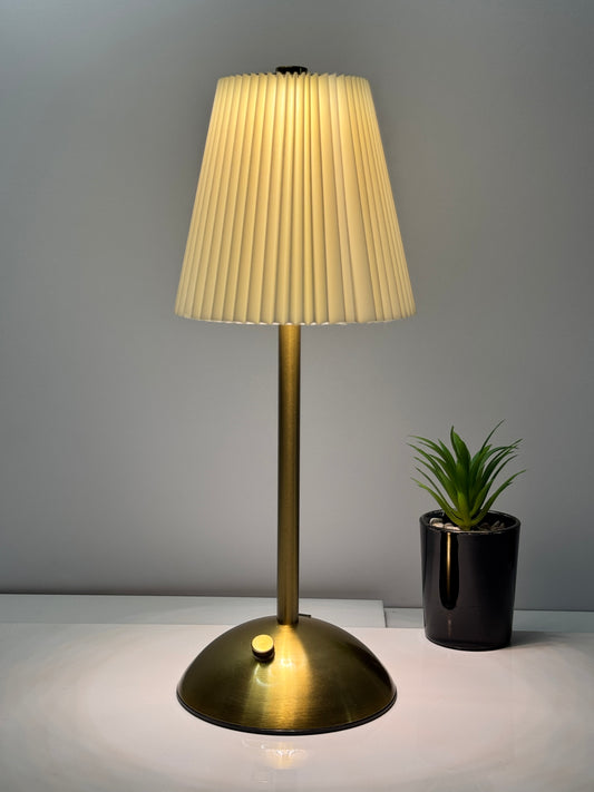 Minimalist white bedside lamp – warm light, touch control, and USB charging | TechCarHome.