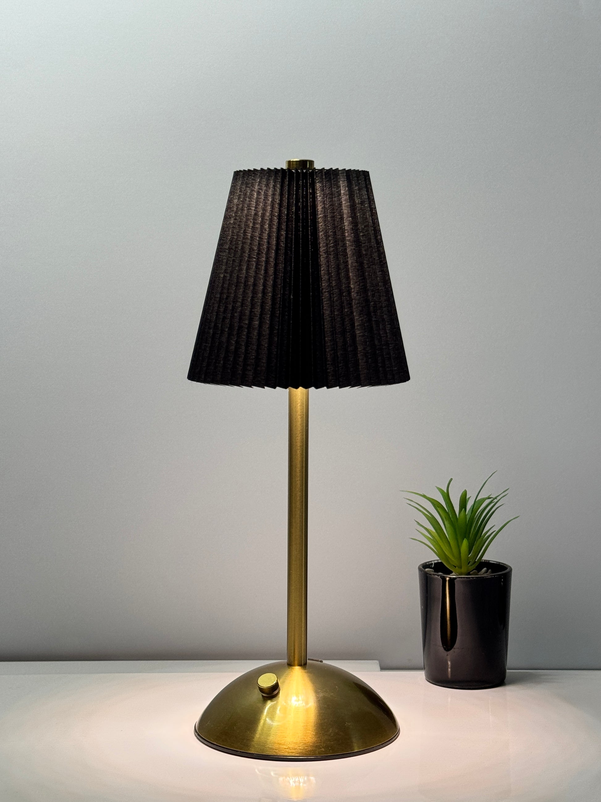 Sleek black crystal diamond LED lamp – 3 dimmable colors with touch control and acrylic design | TechCarHome.