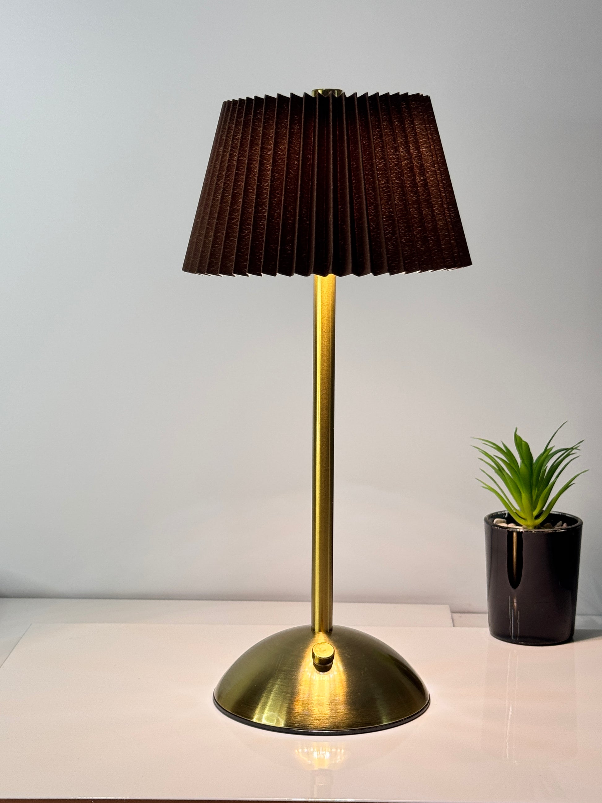 Warm-toned pleated table lamp – 3 color modes with USB charging | TechCarHome.
