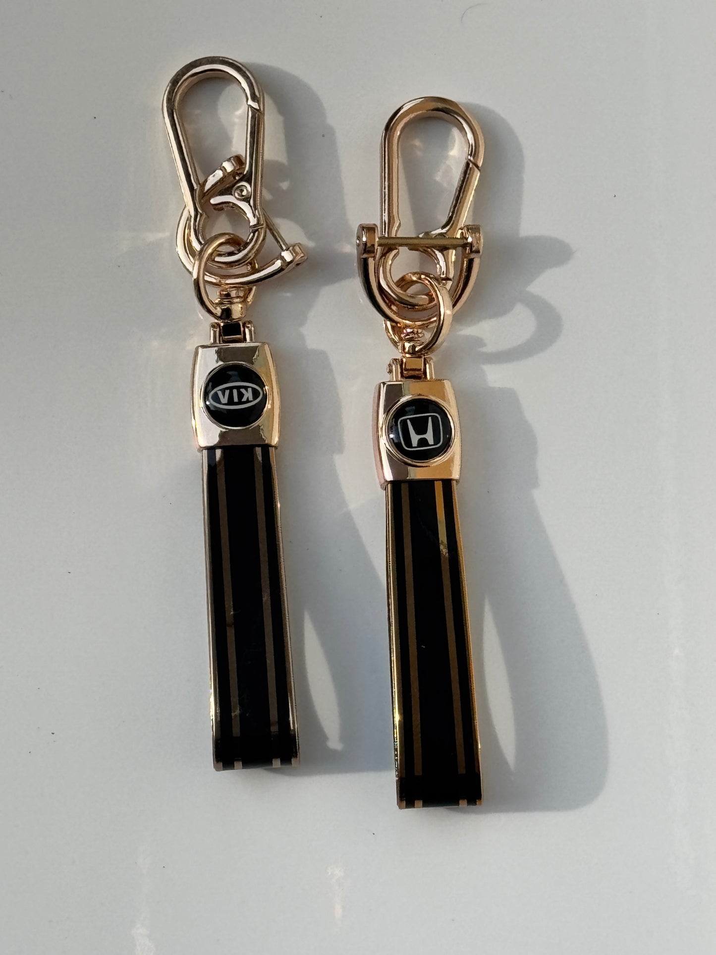 image of honda , hyundai and kia logo keychain in golden color premium quality by techcarhome.com